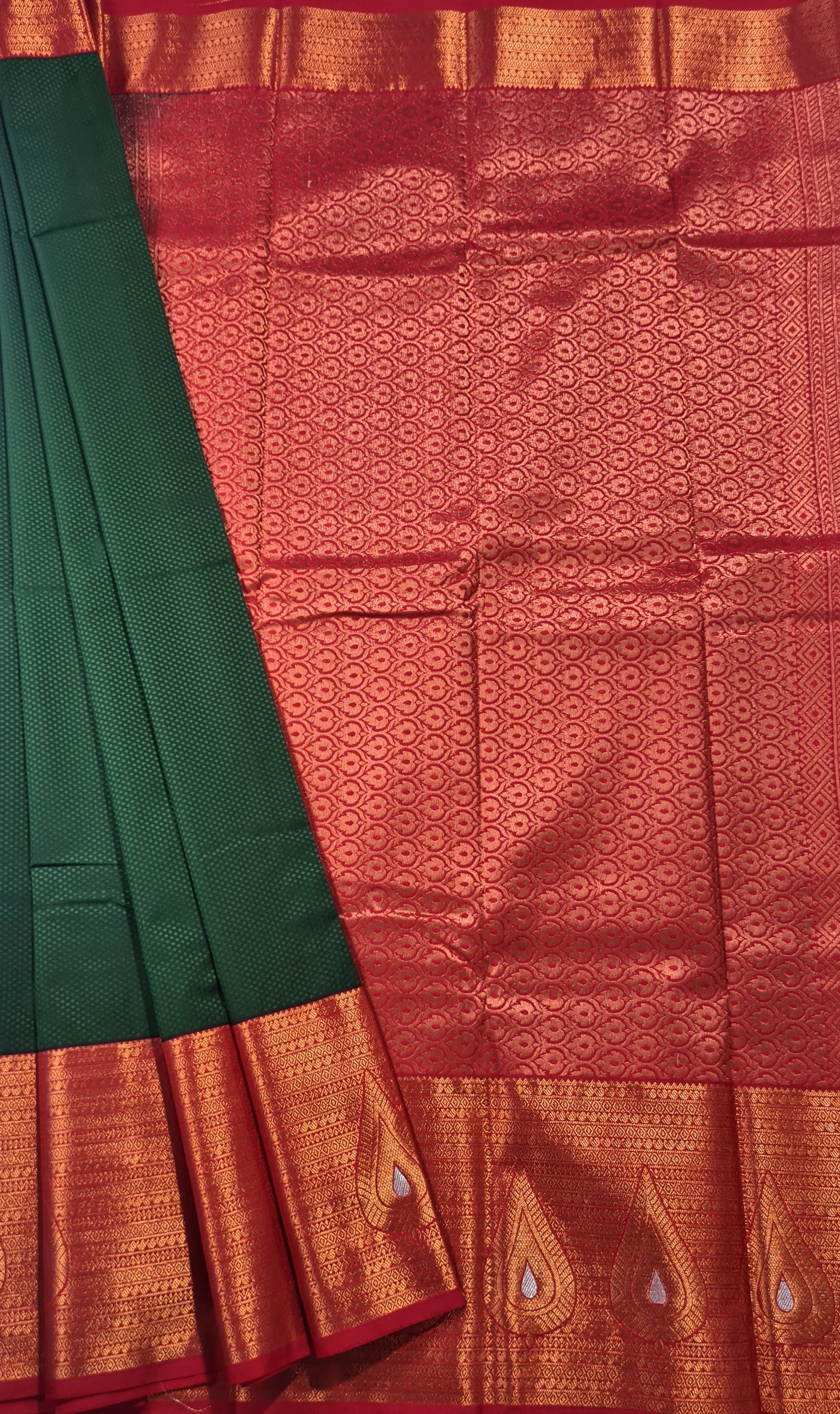 Kanchi Vegan Silk Saree With Contrast Blouse and Rich Jari Pallu