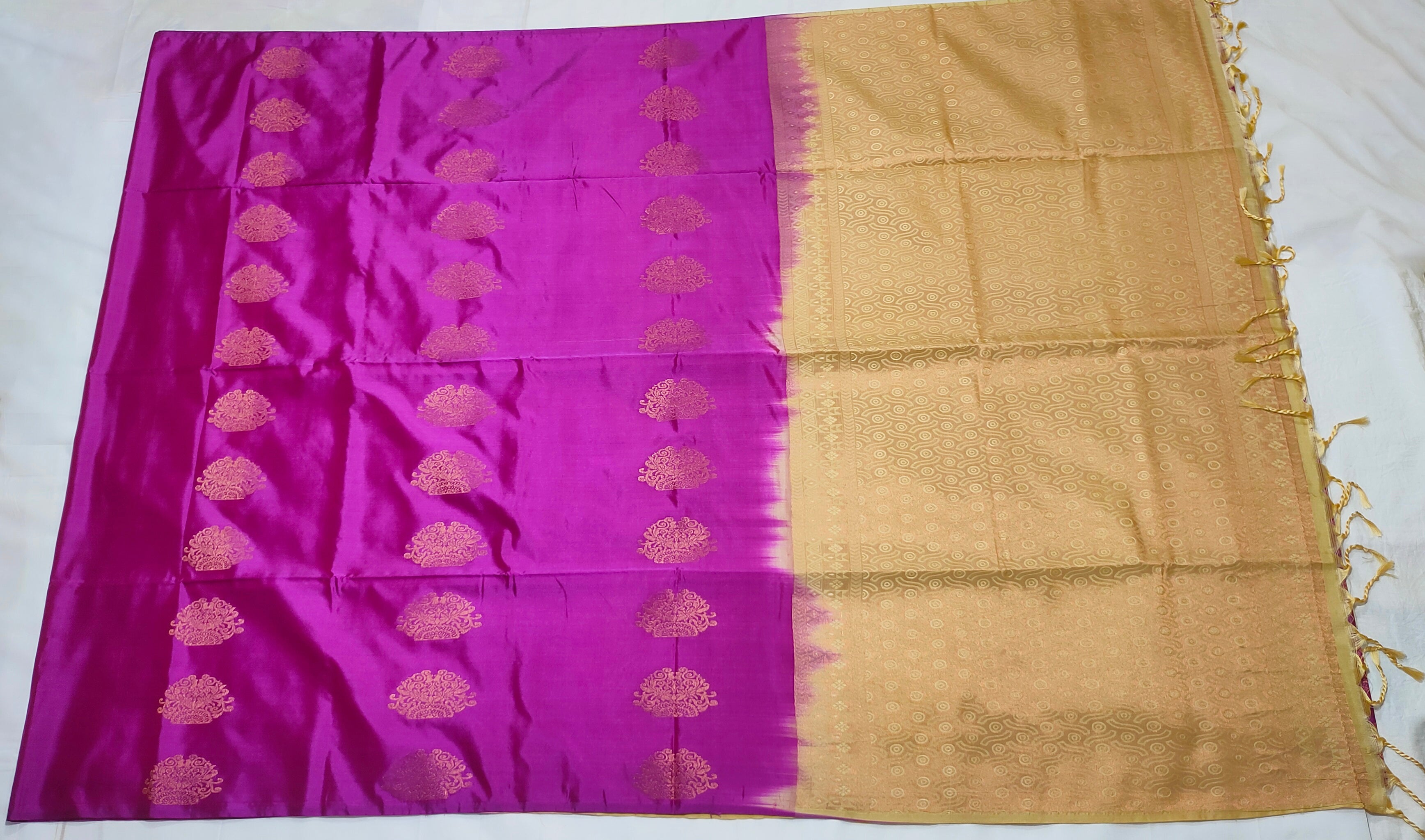 Kanchi Vegan Soft silk Saree with contrast Blouse and rich Jari Pallu